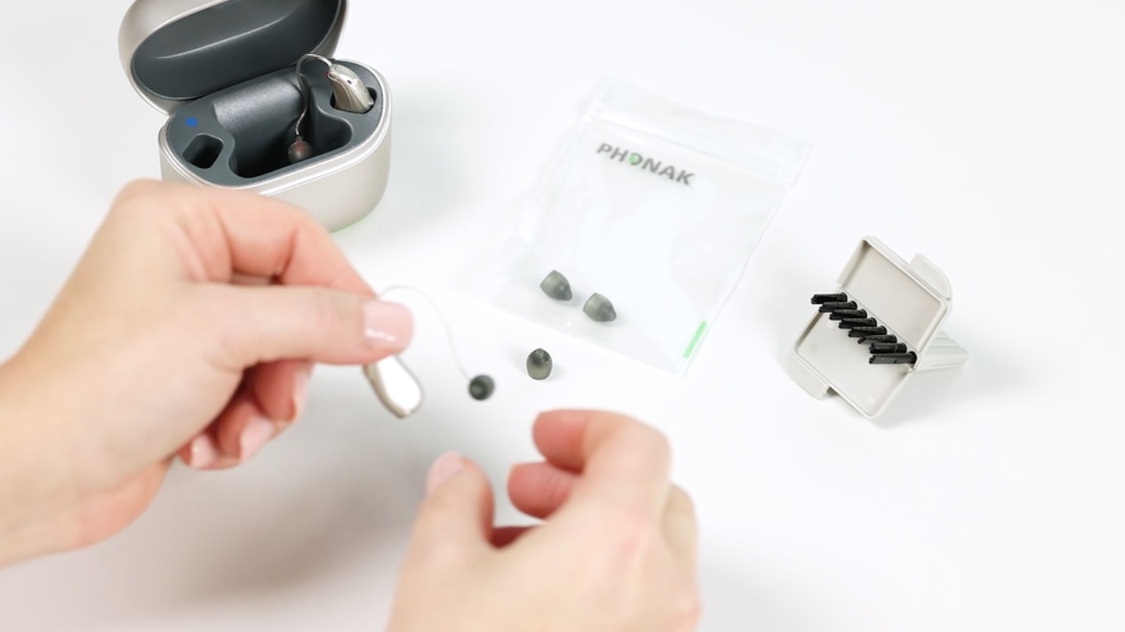 How to change the CeruStop wax filter on Phonak RIC (Receiver-In -Canal) hearing aid 