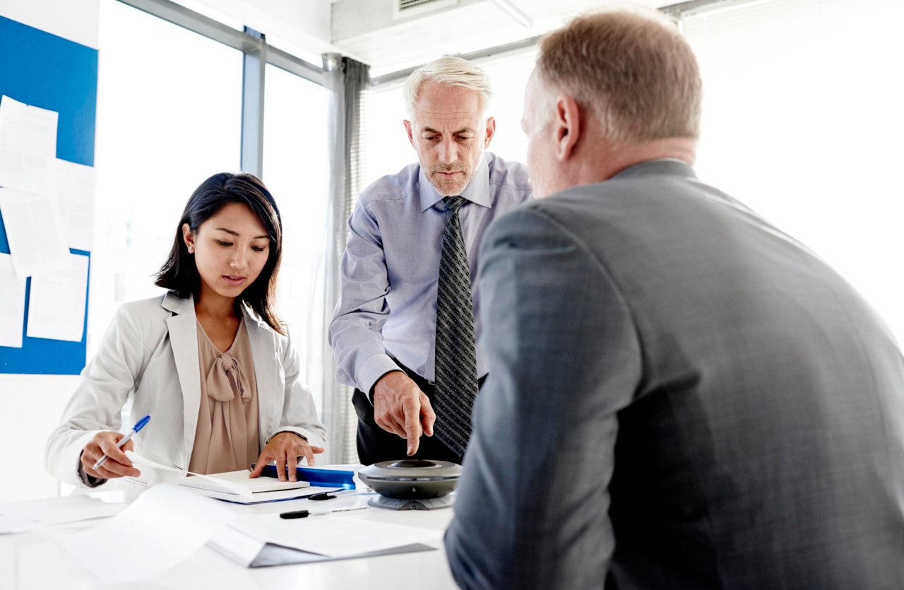 Ein Patient w�hrend eines Treffens mit einem Audiologen A patient during a meeting with an audiologist