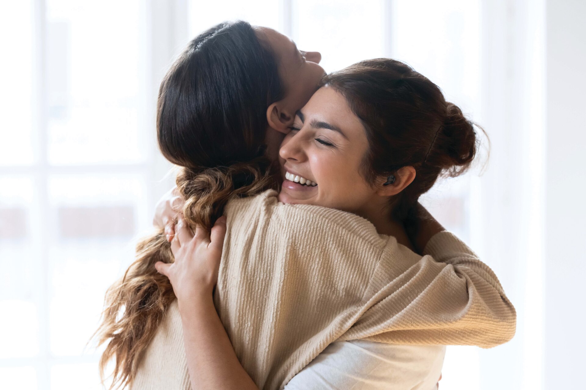 Virto M, two female friends hugging