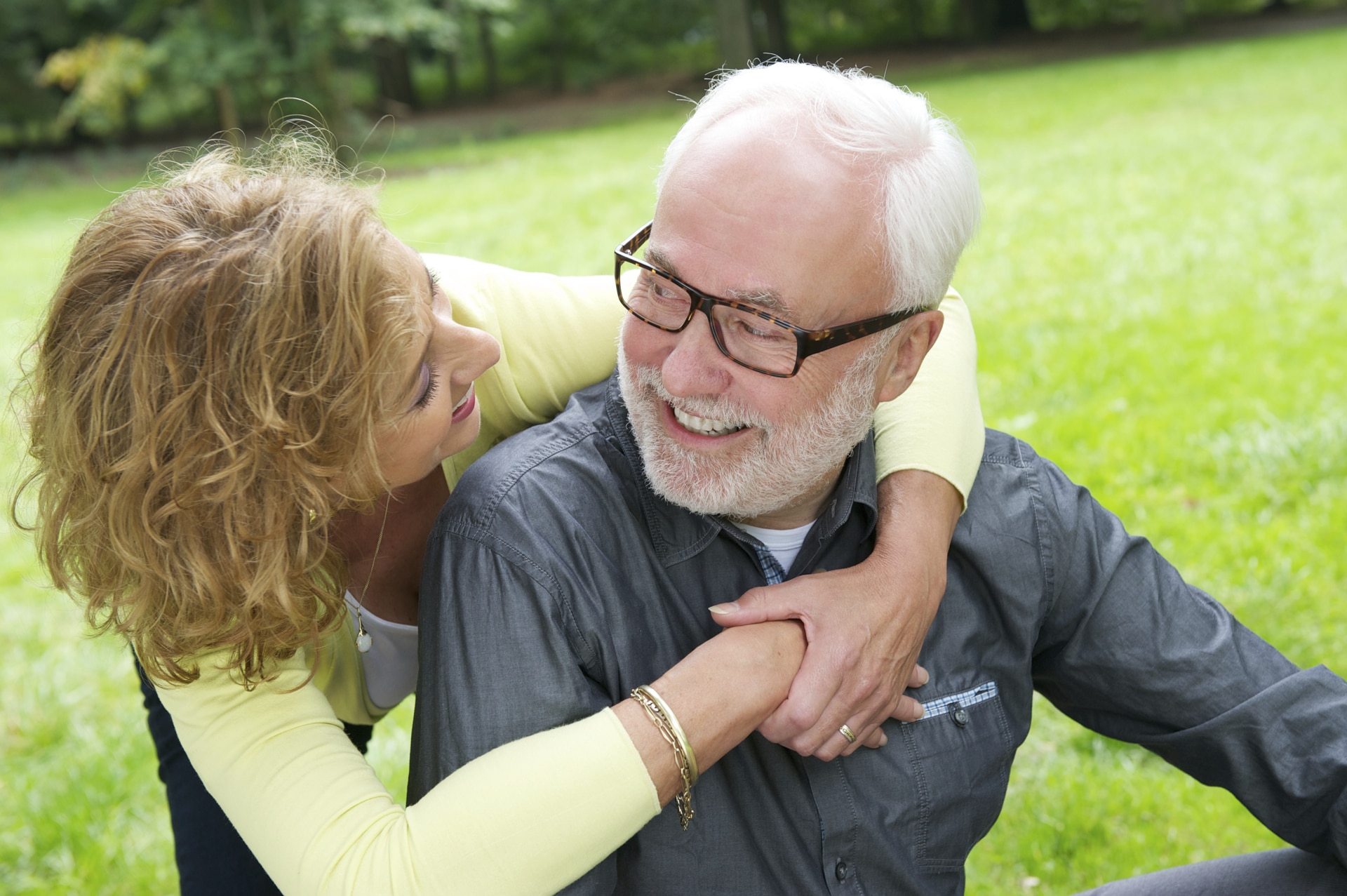 Woman and man embraced staying outside