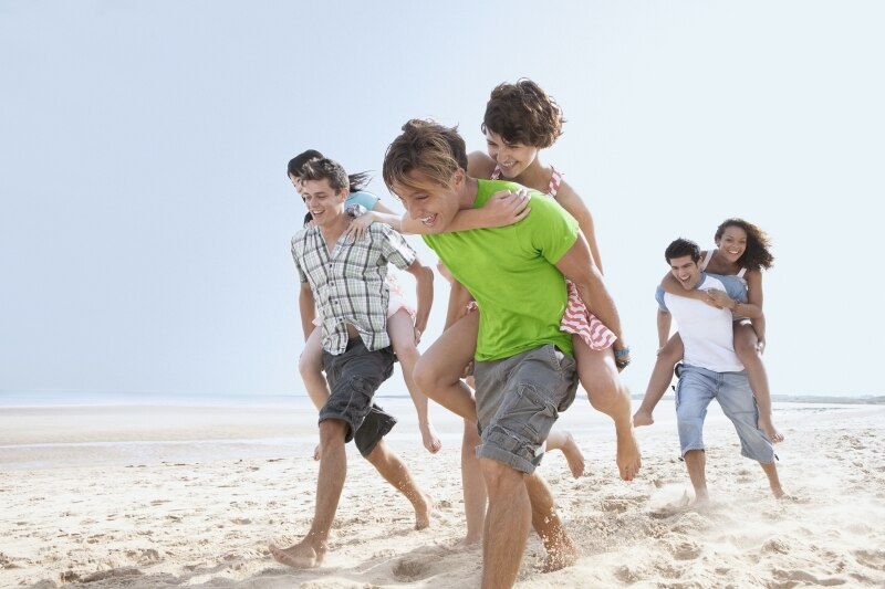 Pic_teens_fun_at_beach.jpg Pic_teens_fun_at_beach.jpg