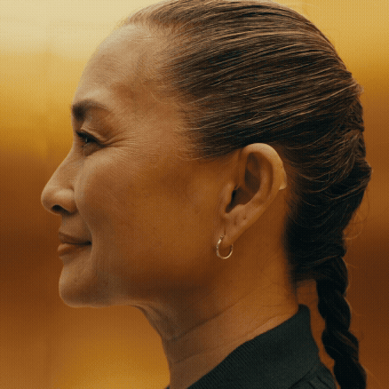 Women with Phonak Audéo EON hearing aid animation