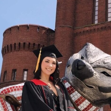 Ashley McGoey, 보청기 착용자 