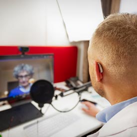 Ny metod: Träffa audionomen i mobilen – och prova ut hörapparater digitalt