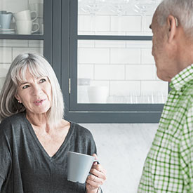 Varför använder inte fler äldre sina hörapparater?