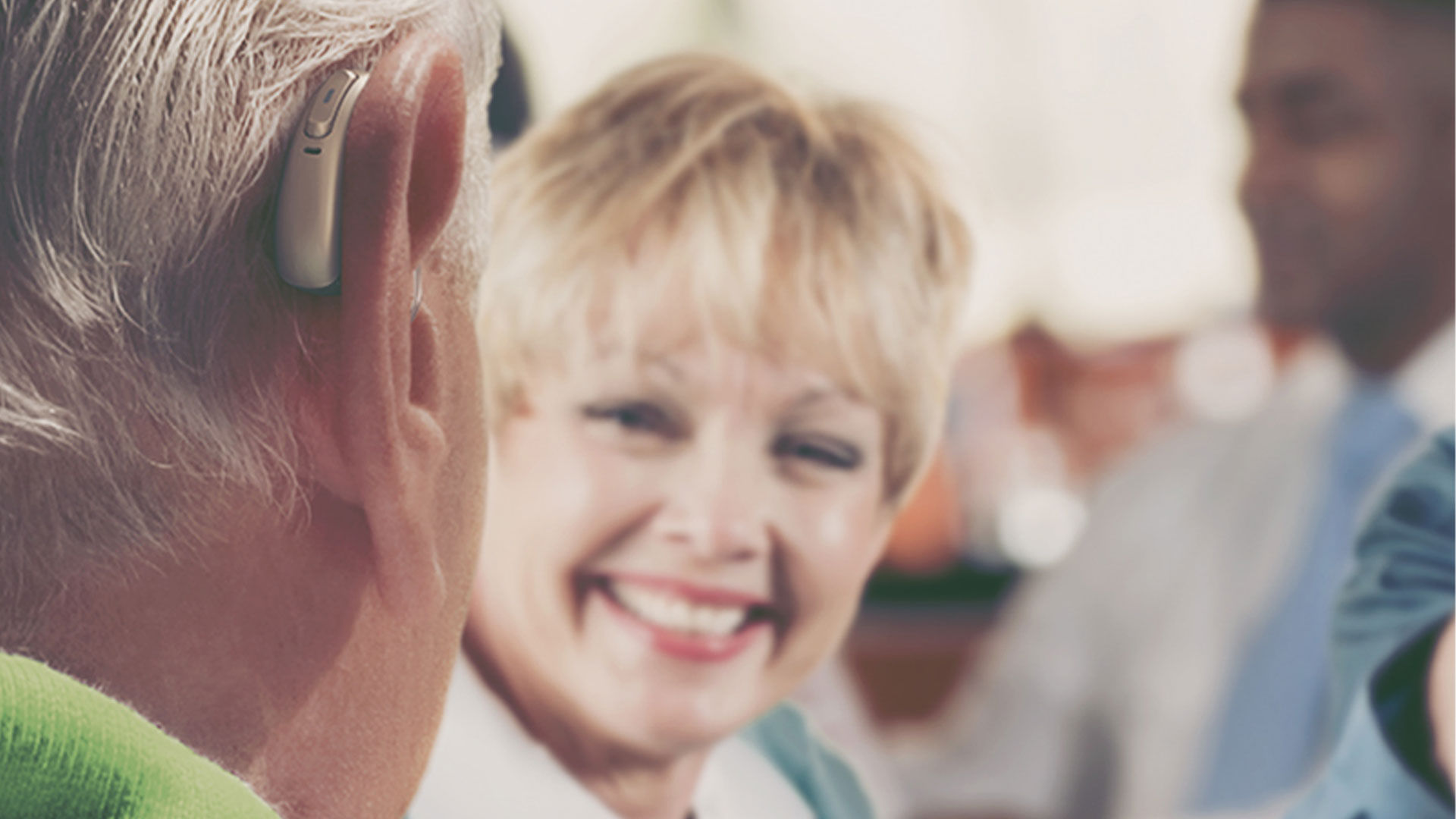 Hörhjälpmedel för äldre med hörselnedsättning