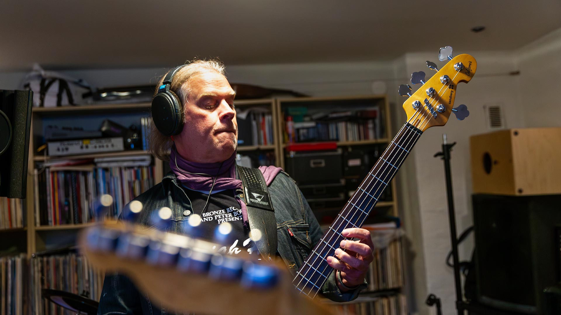 Pecka, 63, har tre yrken: Så får han hjälp av hörapparaten i de olika arbetsmiljöerna