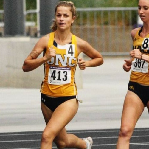 長跑運動員 Emily Wilson 將參加 2022 年聾人奧運會
