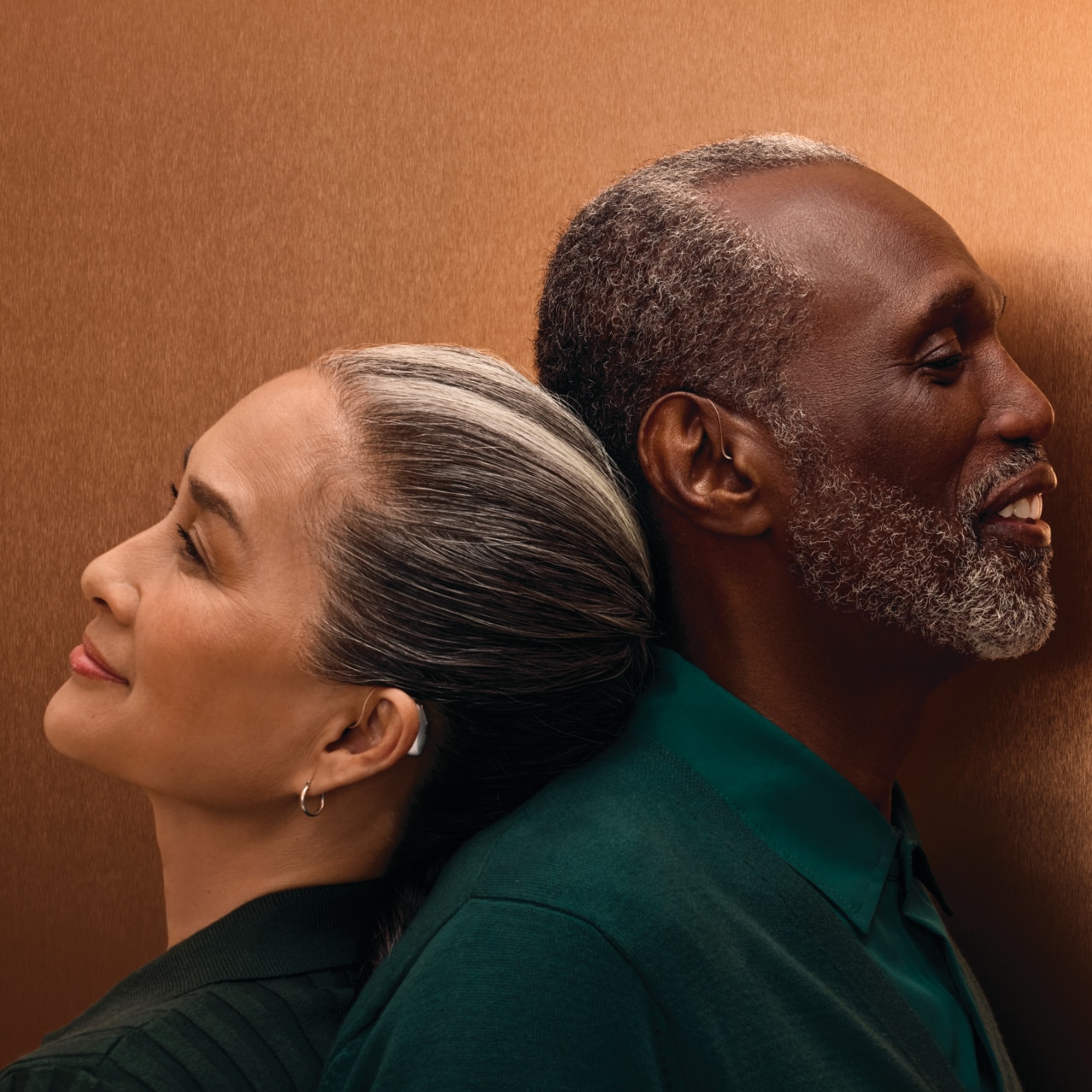 Women and man standing back-to-back, illustrating listening and communication from different directions.